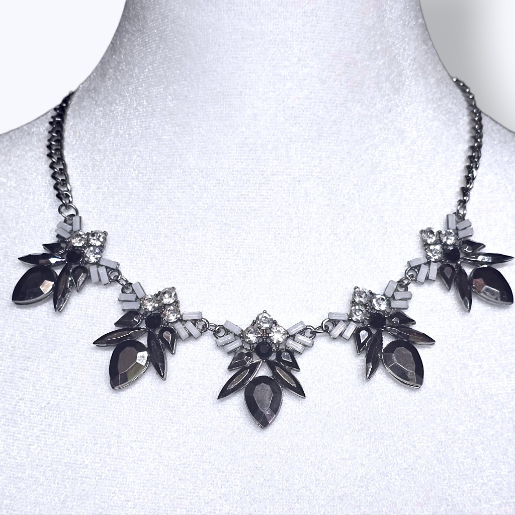 Rue21 Etc White Silver Black Onyx Vintage Rhinestone Statement Necklace 9$